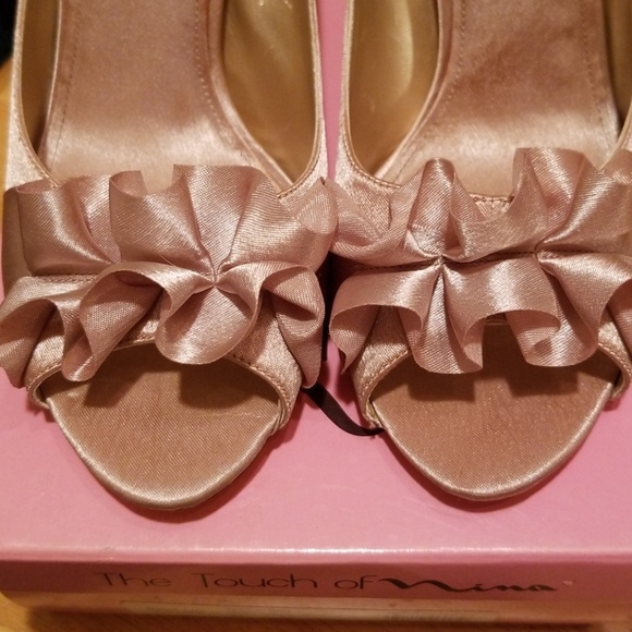 <Touch of Nina> Dress Heel/Shoe, Peep Toe - 6M - Picture 6 of 8